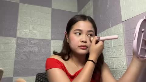 Snapshot of liannehenk chatting on 03/14/26, 02:33 Hazel online show from 03/14/26, 02:33