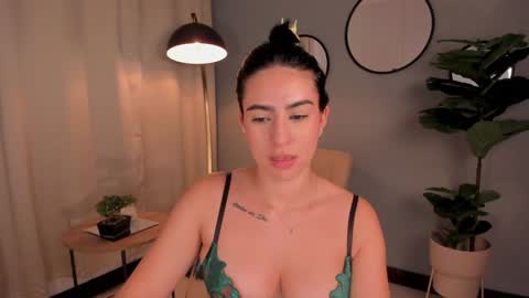 Lia online show from 12/11/24, 11:43