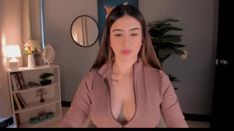 Lia online show from 11/19/25, 12:27