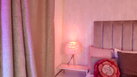 Snapshot of liarasol chatting on 07/18/26, 10:35 Liora online show from 07/18/26, 10:35