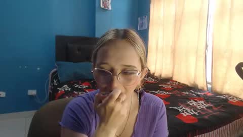 Lia Roberts online show from 10/10/25, 12:04