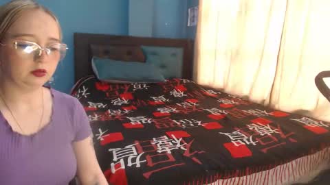 Lia Roberts online show from 11/10/25, 12:15