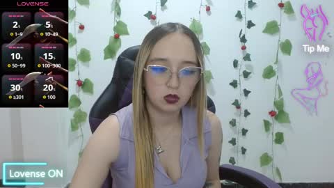 Snapshot of liaroberts1 chatting on 05/05/26, 03:25 Lia Roberts online show from 05/05/26, 03:25