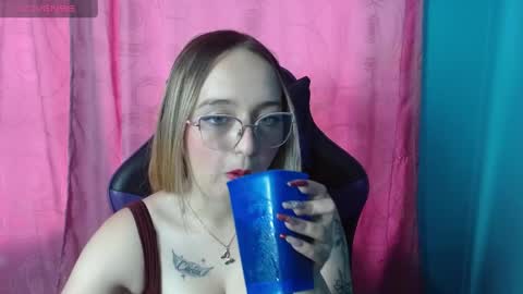 Snapshot of liaroberts1 chatting on 06/05/26, 02:34 Lia Roberts online show from 06/05/26, 02:34