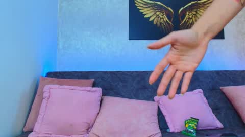 liaross online show from 02/17/25, 08:15