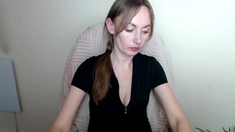 Lia online show from 04/21/26, 12:00