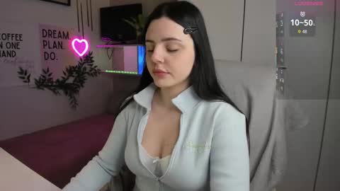 Lia online show from 11/17/25, 08:20