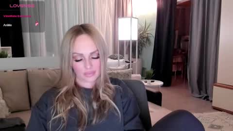 Snapshot of libby_nora chatting on 12/02/24, 04:42 Libby online show from 12/02/24, 04:42