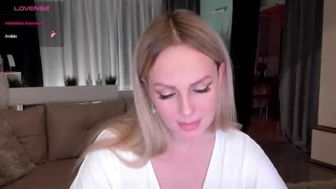 Snapshot of libby_nora chatting on 12/19/24, 02:13 Libby online show from 12/19/24, 02:13