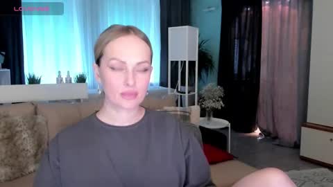 Snapshot of libby_nora chatting on 01/26/25, 01:04 Libby online show from 01/26/25, 01:04