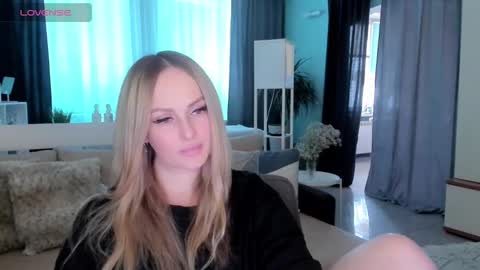 Snapshot of libby_nora chatting on 02/04/25, 12:00 Libby online show from 02/04/25, 12:00