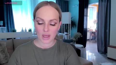 Snapshot of libby_nora chatting on 02/14/25, 11:53 Libby online show from 02/14/25, 11:53