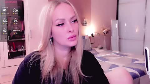 Snapshot of libby_nora chatting on 10/08/25, 10:46 Libby online show from 10/08/25, 10:46
