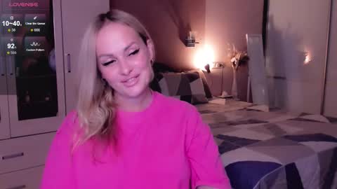 Snapshot of libby_nora chatting on 10/11/25, 04:27 Libby online show from 10/11/25, 04:27