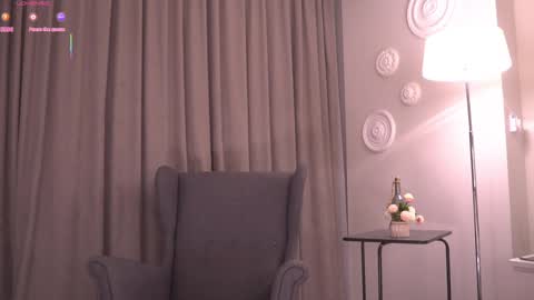 Snapshot of libbyshepard chatting on 10/19/25, 11:49 Elena online show from 10/19/25, 11:49