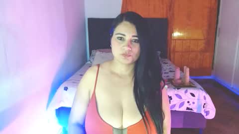 Snapshot of licy_klein chatting on 06/08/26, 01:28 Isa online show from 06/08/26, 01:28