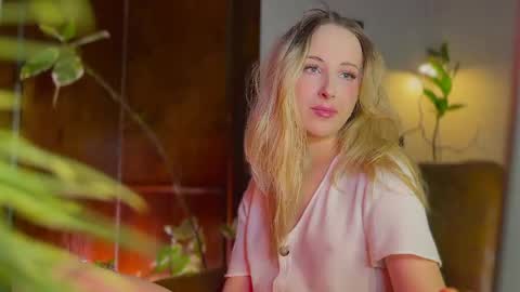 Snapshot of lierie chatting on 02/11/26, 06:13 its my birthday today so im offline but id be so happy if you felt like sending me a birthday love while im away online show from 02/11/26, 06:13