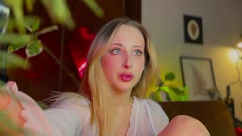 Snapshot of lierie chatting on 02/14/26, 06:15 its my birthday today so im offline but id be so happy if you felt like sending me a birthday love while im away online show from 02/14/26, 06:15