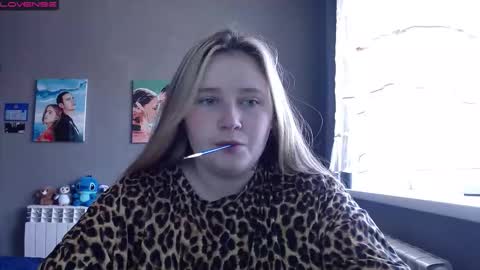 light_lunaa online show from 09/18/25, 06:59