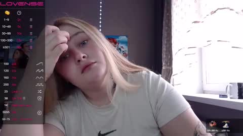 light_lunaa online show from 10/26/25, 07:14