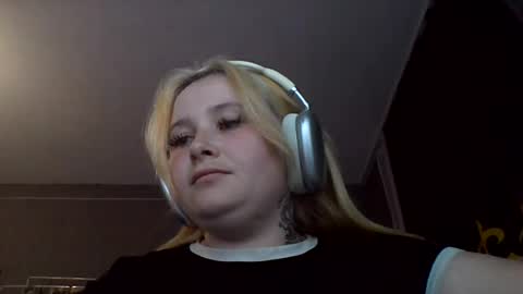 Snapshot of light_lunaa chatting on 07/15/26, 04:34 light_lunaa online show from 07/15/26, 04:34