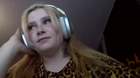 Snapshot of light_lunaa chatting on 07/16/26, 04:35 light_lunaa online show from 07/16/26, 04:35