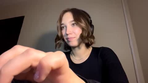 Snapshot of ligiabereda chatting on 10/30/25, 03:13 Bella online show from 10/30/25, 03:13