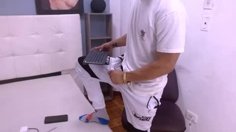 Lihan online show from 02/14/25, 04:04