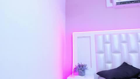 Lia  online show from 04/18/26, 05:50