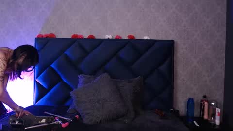 lia  online show from 04/23/26, 07:05