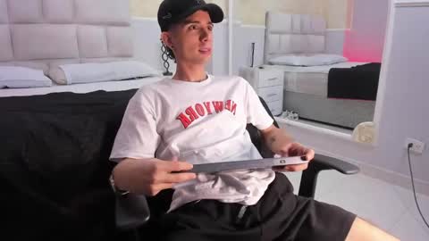 Snapshot of liiamhudson_ chatting on 02/05/25, 04:59 L I I A M online show from 02/05/25, 04:59