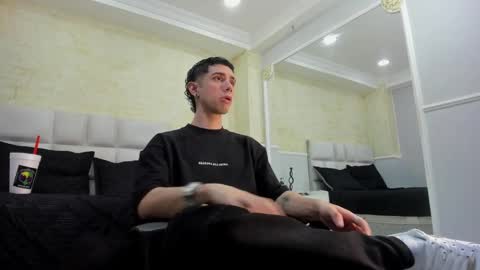 Snapshot of liiamhudson_ chatting on 02/16/25, 04:09 L I I A M online show from 02/16/25, 04:09