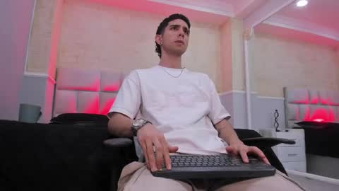 Snapshot of liiamhudson_ chatting on 02/20/25, 11:09 L I I A M online show from 02/20/25, 11:09