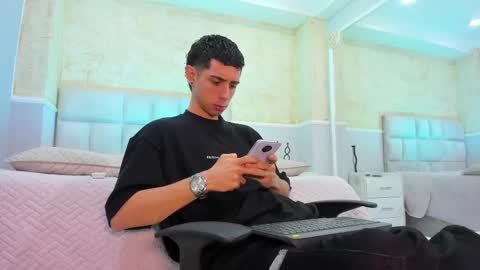 Snapshot of liiamhudson_ chatting on 02/28/25, 12:09 L I I A M online show from 02/28/25, 12:09