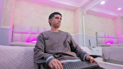 Snapshot of liiamhudson_ chatting on 03/01/25, 04:37 L I I A M online show from 03/01/25, 04:37