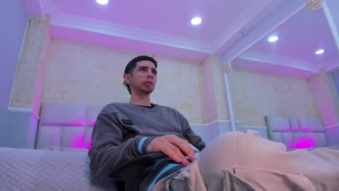 Snapshot of liiamhudson_ chatting on 03/02/25, 05:01 L I I A M online show from 03/02/25, 05:01