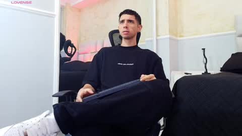 Snapshot of liiamhudson_ chatting on 03/11/25, 04:43 L I I A M online show from 03/11/25, 04:43