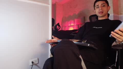 Snapshot of liiamhudson_ chatting on 03/11/25, 10:51 L I I A M online show from 03/11/25, 10:51