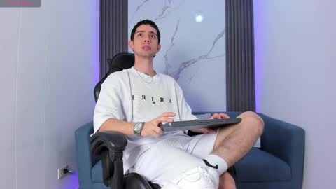 Snapshot of liiamhudson_ chatting on 09/10/25, 02:28 L I I A M online show from 09/10/25, 02:28