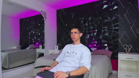 Snapshot of liiamhudson_ chatting on 09/14/25, 05:12 L I I A M online show from 09/14/25, 05:12