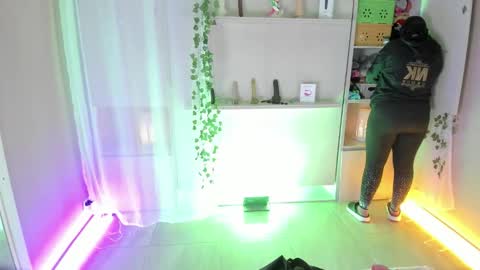         online show from 11/21/25, 11:42