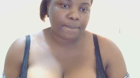 Snapshot of liilcutiee chatting on 05/14/26, 09:27 Lily online show from 05/14/26, 09:27