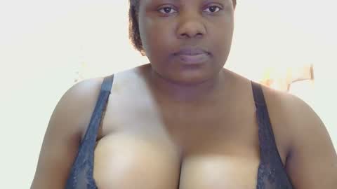 Snapshot of liilcutiee chatting on 05/17/26, 10:44 Lily online show from 05/17/26, 10:44