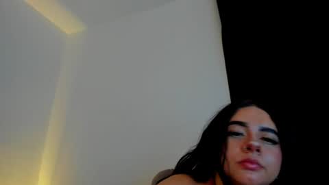 Lily Moore online show from 07/16/26, 08:42
