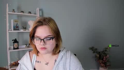 Snapshot of lika_pop chatting on 11/15/25, 09:50 lika_pop online show from 11/15/25, 09:50