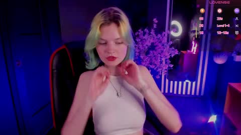 Snapshot of lika_sky chatting on 05/15/26, 04:14 lika_sky online show from 05/15/26, 04:14