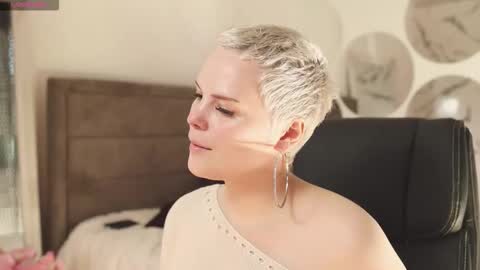 likaaberry online show from 09/20/25, 12:28