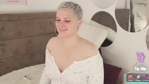 likaaberry online show from 10/04/25, 10:46