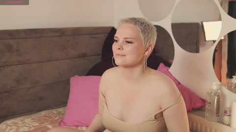 likaaberry online show from 10/14/25, 05:14