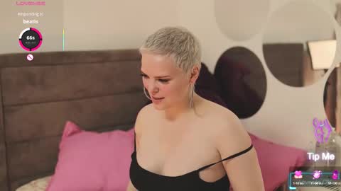 likaaberry online show from 10/15/25, 05:18